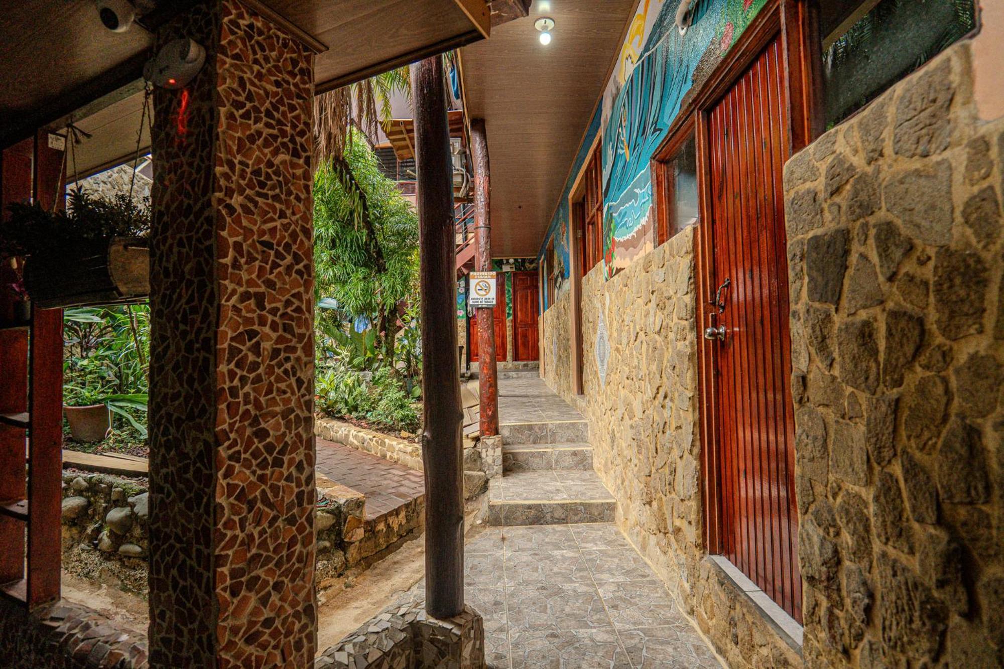 Costa Linda Art Hostel Nationalpark Nationalpark Manuel Antonio Exterior foto